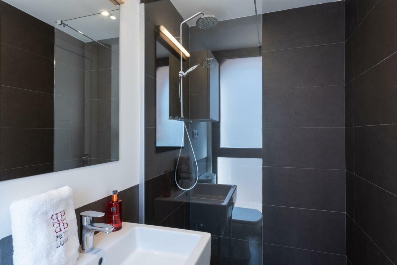 Apartamento Petit Luxe Tobella Esquerra Terrassa Exterior foto